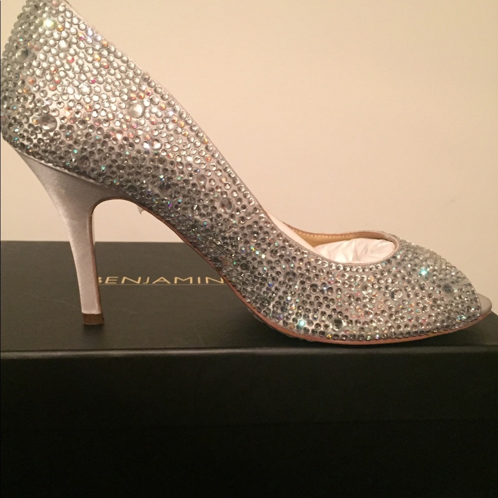 Gorgeous silver/crystal Benjamin Adams pumps